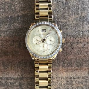 Michael Kors watch worn TWICE- almost new quality.